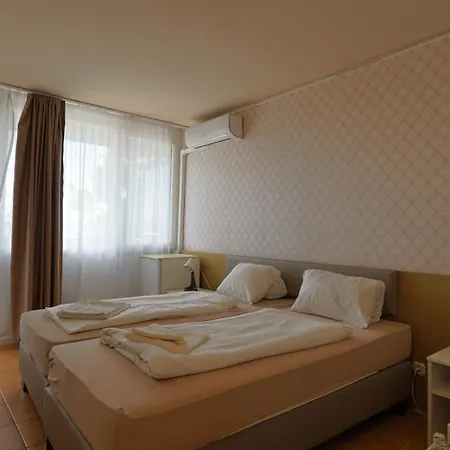 Plazs Hotel